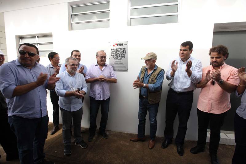 Nesta sexta-feira (06), um dia após completar 105 anos de emancipação, Marabá, município de forte vocação mineral e agrícola que o faz principal centro socioeconômico do sudeste paraense, recebeu importantes obras e serviços do Governo do Estado. Em destaque, investimentos na área da saúde, educação, saneamento básico e segurança. As cerimônias contaram com a presença do governador Simão Jatene, parlamentares, prefeitos da região, entre outras autoridades. A agenda de governo teve início com a entrega da Estação de Tratamento de Esgoto Sanitário (FOTO), um moderno sistema de saneamento básico com capacidade para atender de 86 mil habitantes. A primeira etapa da ETE representa um investimento de mais de R$ 117 milhões, parte com recursos do Programa de Aceleração do Crescimento (PAC), através de empréstimo junto ao FGTS no valor de R$ 78,20 milhões, e mais R$ 38,97 milhões do Tesouro do Estado.
FOTO: SIDNEY OLIVEIRA / AG. PARÁ
DATA: 06.04.2018
MARABÁ - PARÁ <div class='credito_fotos'>Foto: Agência Pará | <a href='/midias/2018/originais/ea87686f-34d7-4541-8a2c-177d3a6407b3.jpg' download><i class='fa-solid fa-download'></i> Download</a></div>