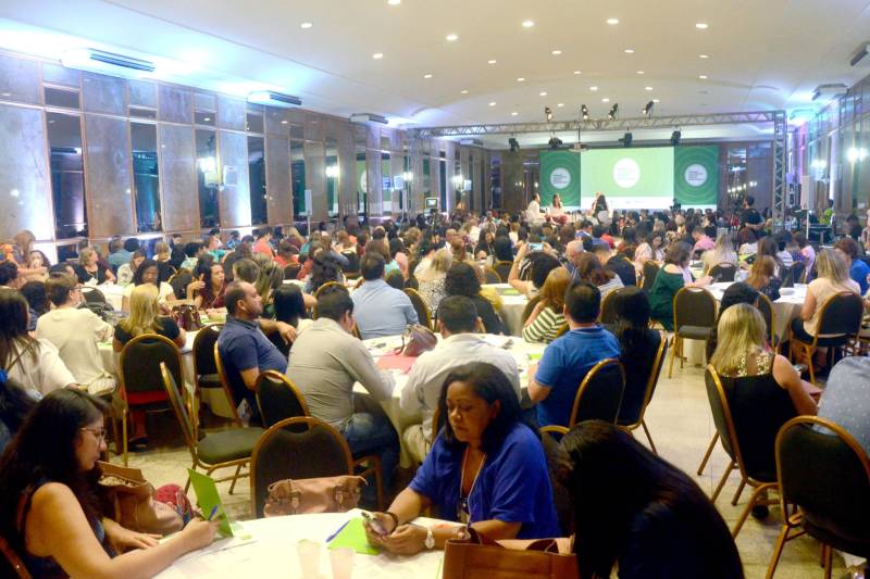 A 4ª edição do "Seminário Fluxo escolar: desafios e ações de enfrentamento", em Belém, teve como foco este ano as escolas de ensino médio da rede estadual. O encontro visa fortalecer o Programa Jovem de Futuro (PJF) como estratégia de implementação do Circuito de Gestão. O evento ocorreu na quinta-feira, (21) promovido pela Secretaria de Estado de Educação (Seduc) em parceria com o Instituto Unibanco.
FOTO: ELISEU DIAS / ASCOM SEDUC
DATA: 21.06.2018
BELÉM - PARÁ <div class='credito_fotos'>Foto: Eliseu Dias / Ascom Seduc | <a href='/midias/2018/originais/eaa00a7e-6d58-45f6-b9f5-669c2c2cdfab.jpg' download><i class='fa-solid fa-download'></i> Download</a></div>