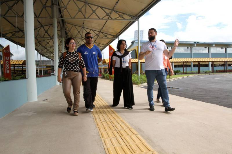 O Centro Integrado de Inclusão e Reabilitação (CIIR), em Belém, recebeu no último sábado (1°) a visita do tetracampeão paralímpico de judô Antônio Tenório. Acompanhado pelo diretor-executivo do Centro, José Neto, de outros diretores e fisioterapeutas, que descreveram a estrutura oferecida à população, o paratleta aprovou os recursos disponíveis no espaço.

FOTO: CRISTINO MARTINS / AG. PARÁ
DATA: 01.12.2018
BELÉM - PARÁ <div class='credito_fotos'>Foto: Cristino Martins/Ag. Pará   |   <a href='/midias/2018/originais/eab54063-01ee-45fa-8e1d-4544f138091a.jpg' download><i class='fa-solid fa-download'></i> Download</a></div>