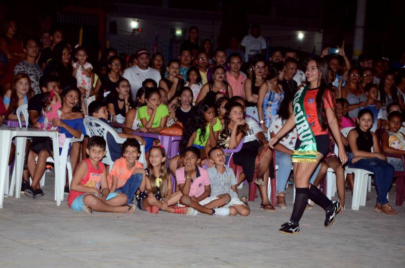 Durante a competição houve ainda o concurso Garota Jeps/Seletiva/Mocajuba/2018, com a participação de atletas dos municípios representados na competição. A vencedora foi a aluna Letícia Sousa (foto), da Escola Estadual Raimundo Ribeiro, de Tucuruí.
FOTO: ELISEU DIAS / ASCOM SEDUC
DATA: 20.05.2018
MOCAJUBA - PARÁ <div class='credito_fotos'>Foto: Eliseu Dias / Ascom Seduc | <a href='/midias/2018/originais/eaf720f2-bebd-4db4-8b3a-3c8cd3c365ac.jpg' download><i class='fa-solid fa-download'></i> Download</a></div>
