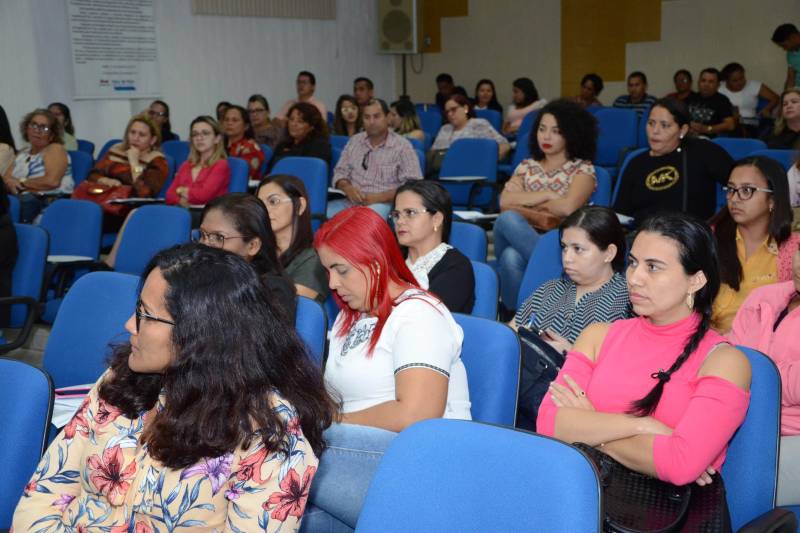 Representantes dos setores da Educação, Saúde e Assistência Social participam, nesta semana, em Belém, do Encontro Regional Intersetorial do Cadastro Único do Programa Bolsa Família (PBF). Iniciado nesta terça-feira (10), o evento discute ações integradas para reduzir a zero a taxa de faltas escolares de alunos beneficiários do Programa Bolsa Família no Pará.
FOTO: FERNANDO NOBRE / ASCOM SEDUC
DATA: 10.04.2018
BELÉM - PARÁ <div class='credito_fotos'>Foto: FERNANDO NOBRE/ASCOM SEDUC | <a href='/midias/2018/originais/eafe705a-c8b8-4548-a6d4-22aefb5fc5bf.jpg' download><i class='fa-solid fa-download'></i> Download</a></div>