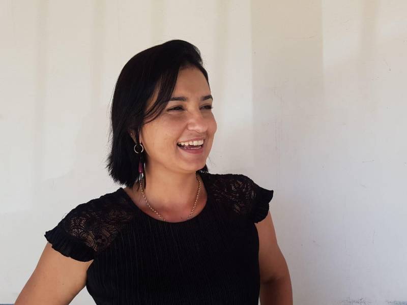 Técnicos das Secretarias Estaduais de Municípios Sustentáveis (Semsu) e de Gestão Estratégica (Seegest) estão no município de São Félix do Xingu para avaliar e alinhar as ações que estão sendo realizadas na implementação do projeto piloto dos Municípios Emblemáticos. A reunião com a equipe municipal foi realizada nesta terça-feira, 05, no auditório da Secretaria Municipal de Meio Ambiente (Semmas). O projeto de Município Emblemático congrega um reforço de ações previstas no Programa Municípios Sustentáveis (PMS) a fim de gerar cases que possam ser replicados em outras localidades. As ações foram definidas em parceria com as secretarias municipais que apontaram necessidades e propostas de desenvolvimento nos eixos social, ambiental e econômico, definidos a partir do workshop realizados em dezembro do ano passado, com os agentes realizadores do Estado e da Prefeitura Municipal. Na foto, a secretária municipal de Governo, Jaqueline de Oliveira Silva.

FOTO: ASCOM / SEMSU
DATA: 05.06.2018
SÃO FÉLIX DO XINGU - PARÁ <div class='credito_fotos'>Foto: DANI FILGUEIRAS / ASCOM SEMSU   |   <a href='/midias/2018/originais/eb197cfd-092e-43a5-866a-6153485b7dff.jpg' download><i class='fa-solid fa-download'></i> Download</a></div>