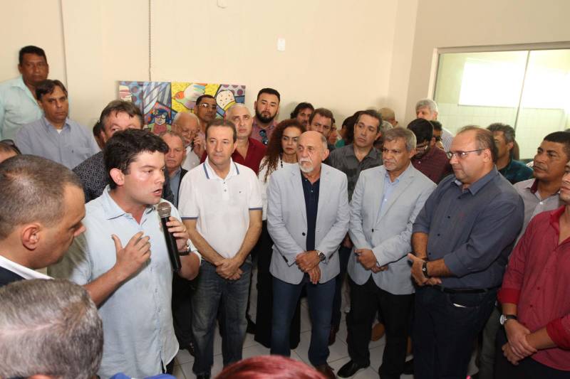 Sempre que algum caso ligado à segurança envolvendo crianças ou adolescentes acontecia em Ananindeua, Marituba ou municípios vizinhos, os agentes eram obrigados a se deslocar ate Belém. Os municípios da Região Metropolitana não dispunham de uma unidade da Data, Divisão de Atendimento ao Adolescente. E nesta quarta-feira, 30, esse problema acabou. O Governo do Pará inaugurou as novas instalações da 2ª Data do Pará, na Rodovia Mario Covas, em Ananindeua. Vinculada à Diretoria de Atendimento a Grupos Vulneráveis, a unidade terá circunscrição em Ananindeua, Marituba, Benevides e Santa Bárbara do Pará. 

FOTO: CRISTINO MARTINS / AG. PARÁ
DATA: 30.05.2018
 <div class='credito_fotos'>Foto: Cristino Martins/Ag. Pará   |   <a href='/midias/2018/originais/eb2473e2-f42e-4b14-9818-b23b0a278fd2.jpg' download><i class='fa-solid fa-download'></i> Download</a></div>