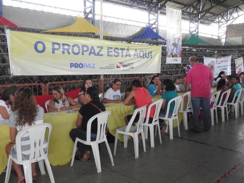 Termina neste sábado, 17, o atendimento da Caravana Pro Paz Cidadania em Bragança, município localizado na região nordeste do estado. Com o apoio da prefeitura e secretarias estaduais, a ação começou na quinta-feira, 15, no ginásio do Senai. Até o momento, mais de dois mil atendimentos foram feitos. A população pode solicitar a emissão de RG, CPF, certidão de nascimento (1° e 2° via), Id Jovem, identidade de nome social e aconselhamento jurídico.
FOTO: CARLOS SODRÉ / AG. PARÁ
DATA: 16.03.2018
BRAGANÇA - PARÁ <div class='credito_fotos'>Foto: Carlos Sodré/Agência Pará | <a href='/midias/2018/originais/eb4baa0f-12b8-45ea-b9f2-f5a2a9661865.jpg' download><i class='fa-solid fa-download'></i> Download</a></div>
