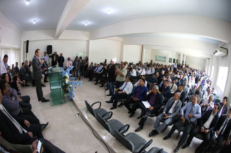 O governador Simão Jatene participou da reunião de lideranças da Assembleia de Deus, no Pará. A presença dele atendeu a um convite feito pela Convenção Interestadual de Ministros e Igrejas Evangélicas Assembleias de Deus no Estado do Pará (Comieadepa). Acompanhado do presidente da Assembleia Legislativa do Estado do Pará (Alepa), Márcio Miranda (foto) e do deputado estadual, Olival Marques.
FOTO: ANTONIO SILVA / AG. PARÁ
DATA: 28.03.2018
BELÉM - PARÁ <div class='credito_fotos'>Foto: Antônio Silva/Ag. Pará | <a href='/midias/2018/originais/eb6f0a5b-53e9-4c3b-932e-f5332cbcb28a.jpg' download><i class='fa-solid fa-download'></i> Download</a></div>