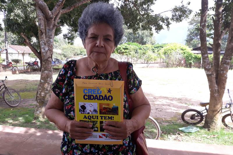 O programa CredCidadão ajudou a concretizar os sonhos de empreendedores dos municípios de Belterra (foto) e Mojuí dos Campos, no Baixo Amazonas, nesta quarta feira (02), contribuindo a dinamizar os negócios dos mais variados segmentos econômicos - de cosméticos à criação de galinhas ou de assistência técnica de celulares à venda de polpa de frutas. Maria Madalena Farias (foto). Dona de uma pizzaria, já beneficiada com o microcrédito em 2017, ela também trabalha no ramo do artesanato.
FOTO: ASCOM CREDCIDADÃO
DATA: 02.05.2018
BELTERRA - PARÁ <div class='credito_fotos'>Foto: ASCOM / CREDCIDADÃO | <a href='/midias/2018/originais/eba062ad-6c12-4c22-a9a8-431adeb3ee73.jpg' download><i class='fa-solid fa-download'></i> Download</a></div>