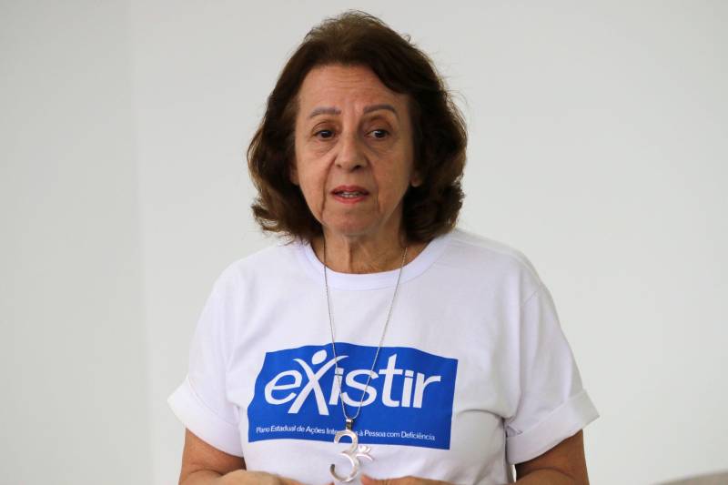 Representantes de organizações sociais, do Conselho Estadual dos Direitos da Pessoa com Deficiência, de órgãos estaduais e do Ministério Público do Pará visitaram as obras do Centro Integrado de Inclusão e Reabilitação (CIIR), em Belém. Na foto, a coordenadora do comitê gestor do Plano Existir, Meive Piacesi.
FOTO: THALITA GARCIA / ASCOM INDSH
DATA: 21.03.2018
BELÉM - PARÁ <div class='credito_fotos'>Foto: THALITA GARCIA / ASCOM INDSH | <a href='/midias/2018/originais/ebe7a2f5-f32d-48a9-b3f9-56905bddbca7.jpg' download><i class='fa-solid fa-download'></i> Download</a></div>