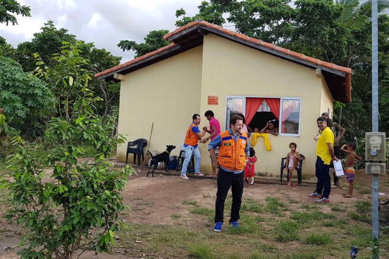Cerca de 60 homens da Defesa Civil do Pará estão no município de Redenção, sul do estado, desde a última quarta-feira (28) Na noite de terça-feira, as fortes chuvas do período causaram o rompimento de três represas. Trezentas e cinquenta e oito famílias foram impactadas em dez bairros, 127 foram afetadas diretamente e 28 delas estão desalojadas. Um abrigo foi colocado à disposição pela prefeitura, mas as famílias desalojadas preferiram ficar em casas de parentes. Nenhuma vítima fatal ou acidentada foi registrada.

FOTO: DIVULGAÇÃO
DATA: 29.11.2018
REDENÇÃO-PARÁ <div class='credito_fotos'>Foto: Divulgação   |   <a href='/midias/2018/originais/ec1820b5-9b00-45c2-a9b1-458fef497131.jpg' download><i class='fa-solid fa-download'></i> Download</a></div>
