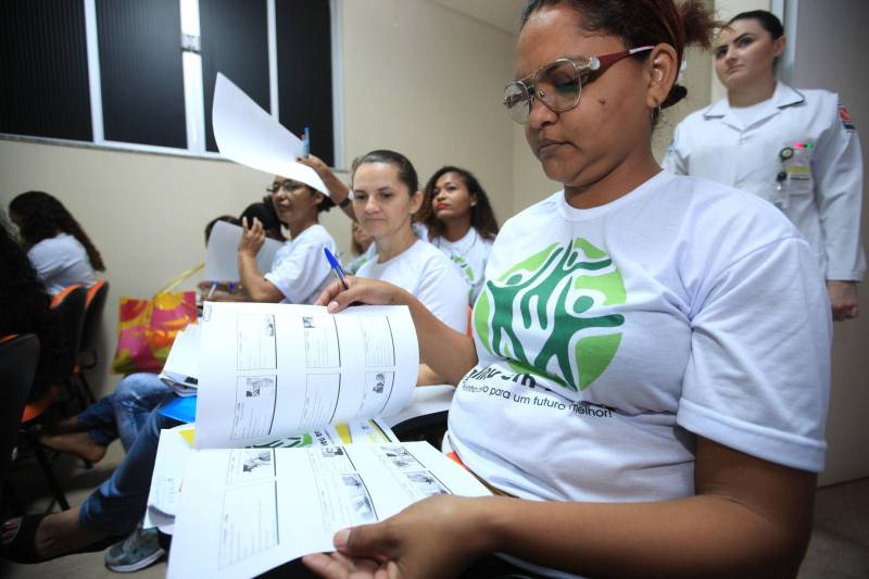 Começou nesta segunda-feira (18), a quinta turma do curso de Cuidador de Idosos, ofertado pelo Hospital Público Estadual Galileu (HPEG), em Belém. O curso é totalmente gratuito e voltado para pessoas de baixa renda, que buscam especialização no cuidado com a pessoa idosa.
FOTO: MÁCIO FERREIRA / AG. PARÁ
DATA: 19.06.2018
BELÉM - PARÁ <div class='credito_fotos'>Foto: MÁCIO FERREIRA/ AG. PARÁ | <a href='/midias/2018/originais/ec66c905-4eea-48ef-b5d2-541d0438b172.jpg' download><i class='fa-solid fa-download'></i> Download</a></div>