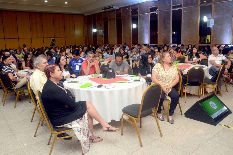 A 4ª edição do "Seminário Fluxo escolar: desafios e ações de enfrentamento", em Belém, teve como foco este ano as escolas de ensino médio da rede estadual. O encontro visa fortalecer o Programa Jovem de Futuro (PJF) como estratégia de implementação do Circuito de Gestão. O evento ocorreu na quinta-feira, (21) promovido pela Secretaria de Estado de Educação (Seduc) em parceria com o Instituto Unibanco.
FOTO: ELISEU DIAS / ASCOM SEDUC
DATA: 21.06.2018
BELÉM - PARÁ <div class='credito_fotos'>Foto: Eliseu Dias / Ascom Seduc | <a href='/midias/2018/originais/ec8da579-9a86-4e2a-a3ed-a63b9715b379.jpg' download><i class='fa-solid fa-download'></i> Download</a></div>