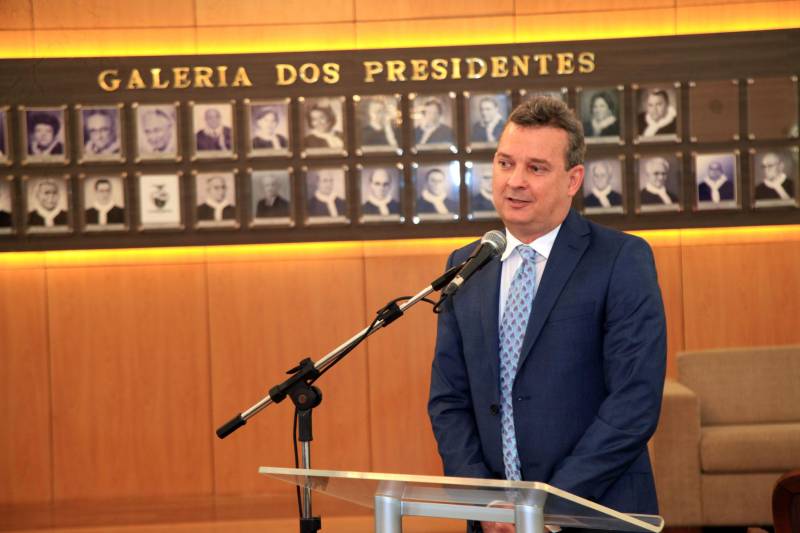 Foi assinada nesta terça-feira, 13, a formalização do convênio entre Tribunal de Justiça do Estado do Pará (TJPA) e Secretaria de Estado de Justiça e Direitos Humanos (Sejudh), por meio do Programa de Proteção e Defesa do Consumidor (Procon/PA), que visa à instalação do Centro Judiciário de Solução de Conflitos e Cidadania (Cejusc). Na foto, o diretor do Procon/PA, Moysés Bendahan.
FOTO: WAGNER ALMEIDA / ASCOM SEJUDH
DATA: 13.03.2018
BELÉM - PARÁ <div class='credito_fotos'>Foto: Wagner Almeida/ Ascom Sejudh | <a href='/midias/2018/originais/ec93218c-6854-49c3-9317-931acba83691.jpg' download><i class='fa-solid fa-download'></i> Download</a></div>