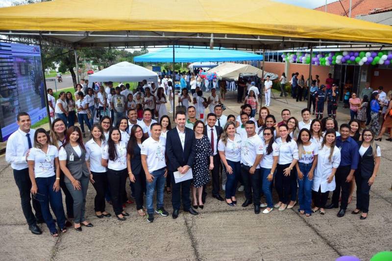 Centenas de pessoas entre colaboradores, usuários e acompanhantes participaram da ação de educação em saúde que marcou a comemoração dos dois anos de funcionamento da Unidade de Alta Complexidade em Oncologia Dr. Vitor Moutinho (Unacon), em Tucuruí, no sudeste paraense, nesta quarta-feira, 18.
FOTO: ASCOM UNACON
DATA: 18.04.2018
TUCURUÍ - PARÁ <div class='credito_fotos'>Foto: Ascom Unacon | <a href='/midias/2018/originais/ed331183-080b-4965-abc9-1b099093f368.jpg' download><i class='fa-solid fa-download'></i> Download</a></div>