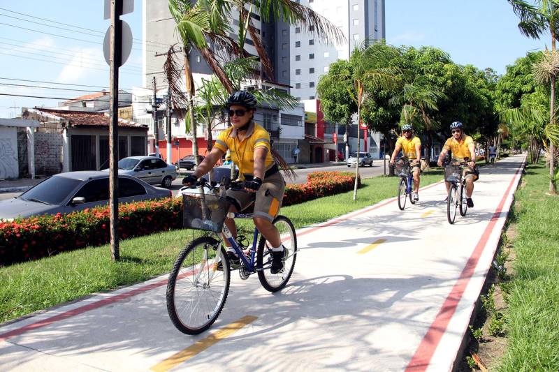 Na quinta-feira (15) e na sexta (16), das 09 às 19 h, a Casa das Artes, em Belém, recebe a 5ª edição do Encontro Nacional do Bike Anjo (5º ENBA), que reúne ciclistas para debater sobre mobilidade urbana no Brasil. A entrada é gratuita, e as inscrições podem ser feitas no local do evento.
FOTO: ELIZA FORTE
DATA: 14.11.2018
BELÉM - PARÁ <div class='credito_fotos'>Foto: ASCOM FCPTN | <a href='/midias/2018/originais/ed449cf8-bddf-4dfa-9735-5a887be38983.jpg' download><i class='fa-solid fa-download'></i> Download</a></div>