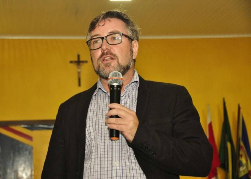 A Secretaria de Estado de Saúde Pública (Sespa) realizou, nesta quinta (12) e sexta-feira (13), na Câmara Municipal de Salinópolis, a I Reunião Avaliativa dos Hospitais Regionais sob Gestão do Estado, tendo como tema principal a contratualização de hospitais no âmbito do Sistema Único de Saúde (SUS) em consonância com a Política Nacional de Atenção Hospitalar (PNHOS).. Na foto, Valdecir Lutz, diretor do Hospital Regional Olímpio Cardoso da Silveira, em Salinópolis.
FOTO: JOSÉ PANTOJA / ASCOM SESPA
DATA: 13.04.2018
SALINÓPOLIS - PARÁ <div class='credito_fotos'>Foto: José Pantoja / Ascom Sespa | <a href='/midias/2018/originais/edf366a3-a7b3-453e-88d9-0f3c5f9e1654.jpg' download><i class='fa-solid fa-download'></i> Download</a></div>