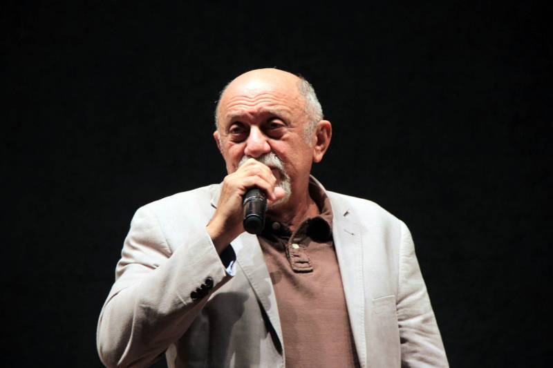 A cerimônia de inauguração foi presidida pelo governador Simão Jatene (foto), já sinalizando importância do projeto idealizado para formação livre de músicos não só de Bragança, mas também de outros municípios, notadamente do nordeste paraense.

FOTO: RODOLFO OLIVEIRA / AG. PARÁ
DATA: 16.12.2018
BRAGANÇA - PARÁ <div class='credito_fotos'>Foto: Rodolfo Oliveira/Ag. Pará   |   <a href='/midias/2018/originais/ee44a052-5ebf-4d98-b847-36a86efbdab9.jpg' download><i class='fa-solid fa-download'></i> Download</a></div>