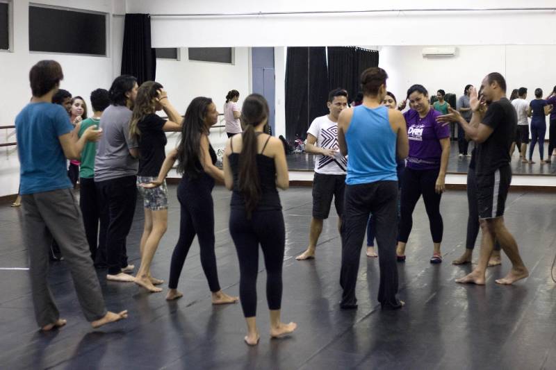 A Fundação Cultural do Pará (FCP) promove, até esta terça-feira, 20, o “Laboratório de práticas híbridas do corpo: o que pulsa?” na Casa das Artes, na Sala de Dança, a partir das 19h.
FOTO: ARQUIVO / ASCOM FCP
DATA: 20.02.2018
BELÉM - PARÁ <div class='credito_fotos'>Foto: ASCOM FCP | <a href='/midias/2018/originais/eeb81689-731f-498d-b83e-99609a7ec51b.jpg' download><i class='fa-solid fa-download'></i> Download</a></div>