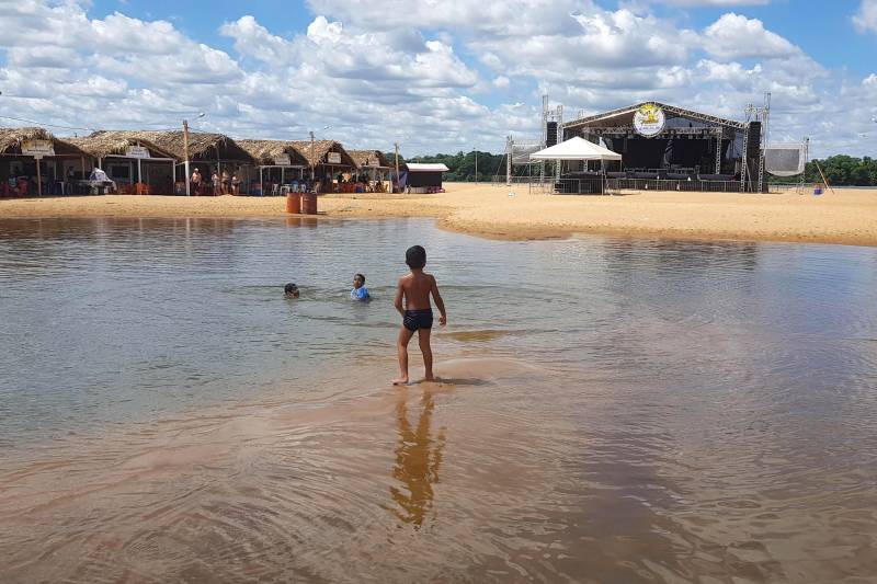 A 100 quilômetros de Marabá, a cidade de Palestina do Pará se torna um recanto para os veranistas que procuram nas águas do Araguaia descanso, contemplação da natureza e diversão.
FOTO: ASCOM CRGSP
DATA: 08.07.2018
PALESTINA DO PARÁ - PARÁ <div class='credito_fotos'>Foto: ASCOM CRGSP | <a href='/midias/2018/originais/eed45672-c7f2-40b1-a3c0-2b1741b5b5e1.jpg' download><i class='fa-solid fa-download'></i> Download</a></div>