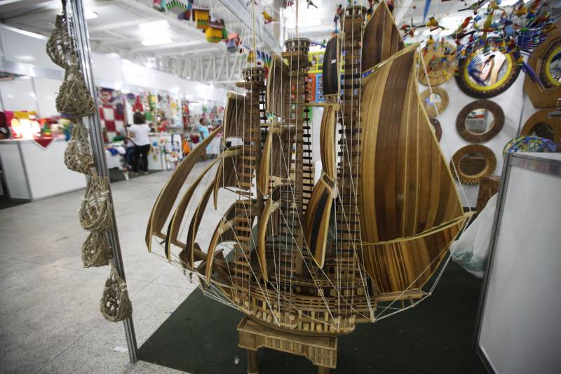 Setecentos artesãos de 54 municípios de diversas regiões do Estado estão reunidos na VI Feira Estadual de Artesanato (Fesarte). 

FOTO: CARLOS SODRÉ / AG. PARÁ
DATA: 22.11.2018
BELÉM - PARÁ <div class='credito_fotos'>Foto: CARLOS SODRÉ / AG. PARÁ    |   <a href='/midias/2018/originais/ef1818d3-ea2e-4699-9341-55a78592035e.jpg' download><i class='fa-solid fa-download'></i> Download</a></div>