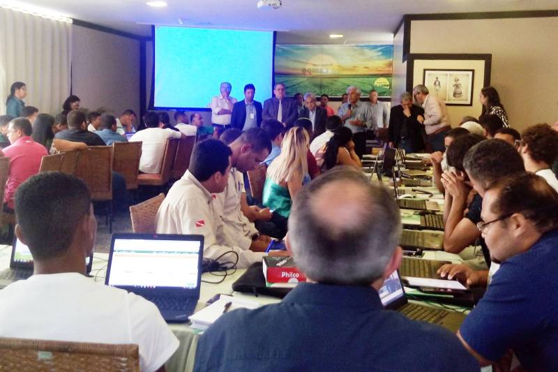 A Empresa de Assistência Técnica e Extensão Rural do Estado do Pará (Emater-Pará), deu início, nesta terça-feira (24), à reunião técnica no prédio do sistema Senar/Faepa, para alinhar a atuação sobre as linhas de créditos do Programa Nacional de Fortalecimento da Agricultura Familiar (Pronaf), com recursos operados pelo Banco da Amazônia
FOTO: ASCOM EMATER
DATA: 24.04.2018
BELÉM - PARÁ <div class='credito_fotos'>Foto: ASCOM EMATER | <a href='/midias/2018/originais/ef28efb4-504e-4549-9fc6-5321fa93515d.jpg' download><i class='fa-solid fa-download'></i> Download</a></div>