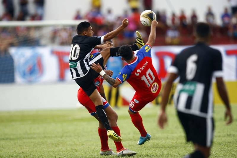 O Bragantino conquistou o terceiro lugar do Campeonato Paraense 2018 na tarde este sábado, 7. O Tubarão do Caeté recebeu o São Raimundo no Estádio Diogão e levou pelo placar de 1 x 0.
FOTO: THIAGO GOMES / AG. PARÁ
DATA: 07.04.2018
BRAGANÇA - PARÁ <div class='credito_fotos'>Foto: Thiago Gomes /Ag. Pará | <a href='/midias/2018/originais/ef4a4fad-a767-4627-9484-b3816267cebb.jpg' download><i class='fa-solid fa-download'></i> Download</a></div>