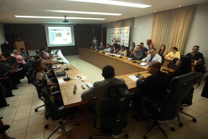 A comitiva nacional dos direitos humanos foi recebida por representantes da Secretaria de Estado de Segurança Pública e da Defesa Social (Segup) para dialogar sobre as medidas já colocadas em prática frente ao ocorrido no Centro de Recuperação Penitenciário do Pará III (CRPP III), na última terça-feira, 10. A reunião foi nesta sexta-feira, 13, na sede da secretaria.
FOTO: CARLOS SODRÉ / AG. PARÁ
DATA: 13.04.2018
BELÉM - PARÁ <div class='credito_fotos'>Foto: CARLOS SODRÉ / AG. PARÁ | <a href='/midias/2018/originais/efcf908a-31f8-48b3-a705-40d3734805be.jpg' download><i class='fa-solid fa-download'></i> Download</a></div>