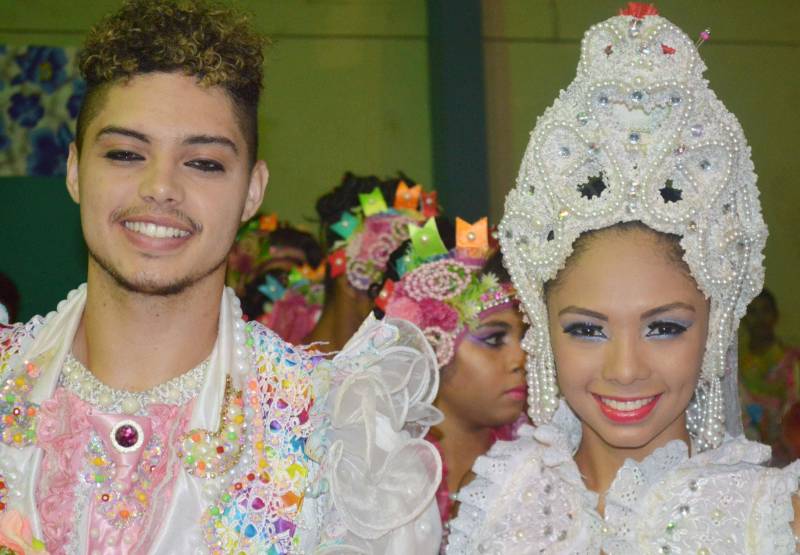 O Arraial Municipal (foto) já virou uma tradição para os moradores do município de Paragominas, na região Rio Capim. Este ano, o público vai conferir o concurso de quadrilhas, comidas típicas e diversas apresentações culturais. Promovido pela Prefeitura de Paragominas, através da Secretaria Municipal de Cultura, Desporto e Lazer (Secult), o evento ocorre no período de 29 de junho à 1º de julho, na Praça do Ginásio Municipal de Esportes. Nesta edição, o Arraial traz o 8º Concurso Intermunicipal de Quadrilhas de Paragominas, que contará com a participação de doze concorrentes de sete municípios diferentes, como Belém, Igarapé-Açu, Abaetetuba, Concórdia do Pará, Ipixuna do Pará, São Miguel do Guamá e Tomé-Açu; e ainda diversos shows de bandas locais e de fora do município. “Este ano, quem passar pelo Ginásio de Esportes vai se divertir muito nesta festa que já virou uma tradição em Paragominas”, afirmou o prefeito Paulo Tocantins.
FOTO: ASCOM / PREFEITURA DE PARAGOMINAS
DATA: 30.06.2016
PARAGOMINAS - PARÁ <div class='credito_fotos'>Foto: ASCOM / PREFEITURA DE PARAGOMINAS | <a href='/midias/2018/originais/efd67c8e-5237-4940-87d5-4f4cd5fc388d.jpg' download><i class='fa-solid fa-download'></i> Download</a></div>