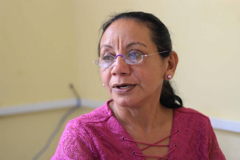 O interno Sandro Manuel, de 48 anos, vai prestar pela primeira vez vestibular para o Exame Nacional do Ensino Médio (Enem) para Pessoas Privadas de Liberdade (PPL). Foi dentro do Centro de Recuperação Agrícola Silvio Hall de Moura (CRASHM) que ele completou o ensino fundamental e agora finaliza o ensino médio. Para se preparar para a prova, o detento participou do “aulão” intensivo promovido na manhã desta quinta-feira (6), pela Fundação Pro Paz em parceria com a Secretaria de Educação do Pará (Seduc) e a Superintendência do Sistema Penitenciário do Estado do Pará (Susipe). Na foto, a Coordenadora de Educação Prisional da Susipe, Guilhermina Castro.

FOTO: VELOSO JÚNIOR / ASCOM SUSIPE
DATA: 07.12.2018
SANTARÉM - PARÁ <div class='credito_fotos'>Foto: Veloso Junior / Ascom Susipe   |   <a href='/midias/2018/originais/efd84f58-4b08-4f42-83a9-7b73665150fe.jpg' download><i class='fa-solid fa-download'></i> Download</a></div>