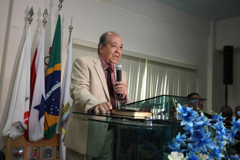 O governador Simão Jatene participou da reunião de lideranças da Assembleia de Deus, no Pará. A presença dele atendeu a um convite feito pela Convenção Interestadual de Ministros e Igrejas Evangélicas Assembleias de Deus no Estado do Pará (Comieadepa). Acompanhado do presidente da Assembleia Legislativa do Estado do Pará (Alepa), Márcio Miranda e do deputado estadual, Olival Marques. Na foto, o presidente da Comieadepa, pastor Gilberto Marques.
FOTO: ANTONIO SILVA / AG. PARÁ
DATA: 28.03.2018
BELÉM - PARÁ <div class='credito_fotos'>Foto: Antônio Silva/Ag. Pará | <a href='/midias/2018/originais/efe51261-7b1a-4eca-bd08-33c9c89209a7.jpg' download><i class='fa-solid fa-download'></i> Download</a></div>