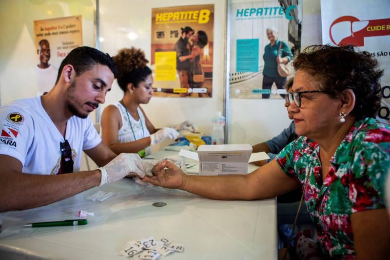 Com o tema “Fazer saúde na Amazônia: desafios e perspectivas nas comunidades ribeirinhas”, a XII Semana da Saúde realizada pelo Centro de Ciências Biológicas e da Saúde (CCBS) da Universidade do Estado do Pará (Uepa) foi aberta na noite desta quarta-feira, 16.
FOTO: NAILANA THIELY / ASCOM UEPA
DATA: 17.05.2018
BELÉM - PARÁ <div class='credito_fotos'>Foto: Nailana Thiely / Ascom Uepa | <a href='/midias/2018/originais/f0091903-59f7-4fb7-83c3-f466b76d7247.jpg' download><i class='fa-solid fa-download'></i> Download</a></div>