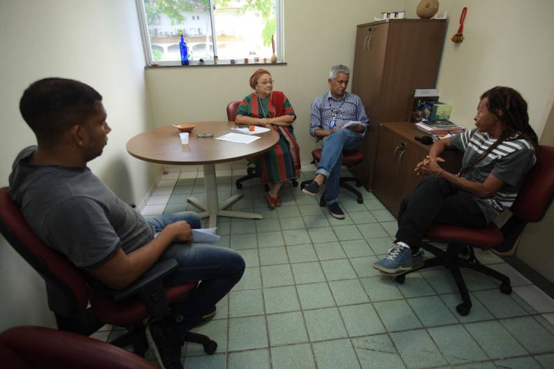 Mais de 400 lideranças de povos tradicionais de matrizes africanas, remanescentes quilombolas e indígenas estarão reunidos em Belém, a partir desta terça-feira (27), na IV Conferência Estadual de Promoção da Igualdade Racial (Conepir), que esse ano traz o tema “O Pará na década dos afrodescendentes: reconhecimento, justiça e desenvolvimento”. O Estado do Pará tem em seu território mais de 400 comunidades remanescentes de quilombos, que reúnem mais de 12 mil famílias, aproximadamente dois mil terreiros das religiões e matrizes africanas estão somente na Região Metropolitana de Belém e em todo o Estado vivem mais de 61 mil indígenas.
FOTO: MÁCIO FERREIRA / AG. PARÁ
DATA: 26.03.2018
BELÉM - PARÁ <div class='credito_fotos'>Foto: MÁCIO FERREIRA/ AG. PARÁ | <a href='/midias/2018/originais/f0448490-cead-42e5-8d0b-a72566da29c9.jpg' download><i class='fa-solid fa-download'></i> Download</a></div>