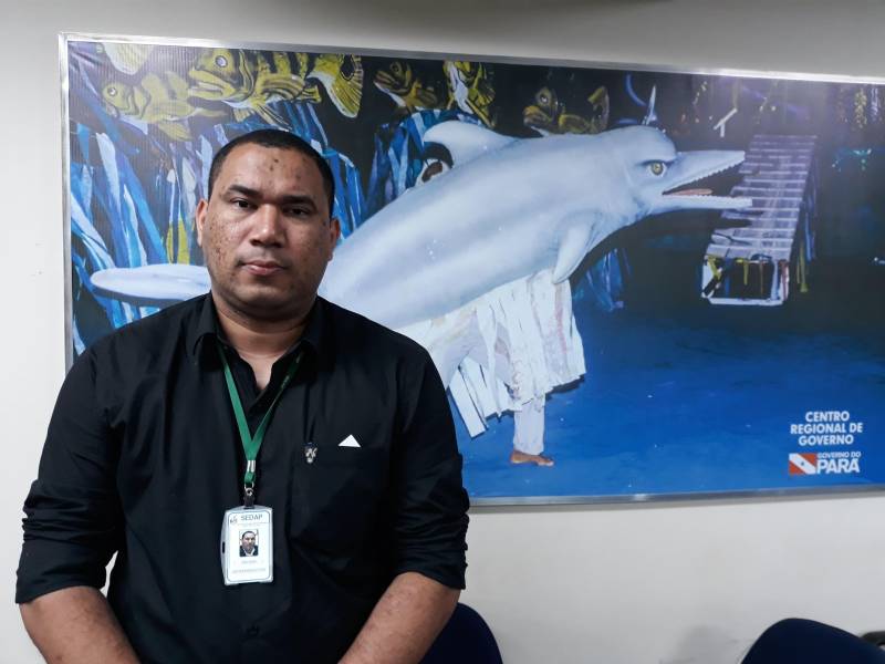 O ordenamento do setor pesqueiro na oeste do Pará foi tema de reunião nesta sexta-feira (18), no auditório do Centro de Governo do Baixo Amazonas, em Santarém, com a participação de representantes de instituições públicas da União, do governo do Estado e entidades. Foi discutida a criação de um Grupo de Trabalho específico para desenvolvimento da pesca e aquicultura, a fim de que seja construída uma agenda de governo, a partir de uma portaria que regulamente o GT para discutir a legislação vigente. De acordo como João Terra (foto), diretor de Pesca e Aquicultura da Secretaria de Estado de Desenvolvimento Agropecuário e da Pesca (Sedap), é necessário um Plano de Ação Regional, além de instrumentos legais que possam normatizar, entre outras atividades, o manejo do pirarucu e a piscicultura.
FOTO: SAMUEL ALVARENGA / SECOM
DATA: 18.05.2018
SANTARÉM - PARÁ <div class='credito_fotos'>Foto: Samuel Alvarenga / Secom | <a href='/midias/2018/originais/f0452ac3-277a-413d-a0d1-fa260b5b0658.jpg' download><i class='fa-solid fa-download'></i> Download</a></div>
