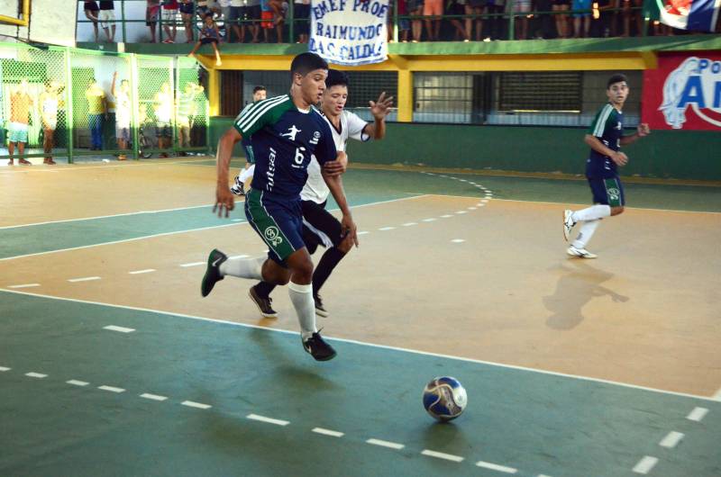 No momento em que os Jogos Estudantis Paraenses (Jeps) atingem a marca histórica de 60 anos, o município de Mocajuba (foto), na Região do Baixo-Tocantins, está em festa ao sediar, desde a quarta-feira, 16, as competições regionais do evento estudantil.
FOTO: ELISEU DIAS / ASCOM SEDUC
DATA: 17.05.2018
MOCAJUBA - PARÁ <div class='credito_fotos'>Foto: Eliseu Dias / Ascom Seduc | <a href='/midias/2018/originais/f06a365a-34c0-49d0-9a4d-eb04a9bf4c82.jpg' download><i class='fa-solid fa-download'></i> Download</a></div>