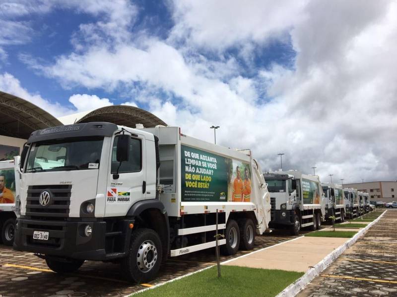 Assinatura de convênios, inaugurações e entregas de veículos integram a agenda de trabalho do governador Simão Jatene nesta sexta-feira (6), nos municípios de Rio Maria (foto) e Marabá, no sudeste paraense. A programação iniciou às 9h, no Parque de Exposições Valeu Boi, em Rio Maria, onde o governador atenderá demandas de nove municípios atingidos pelas enchentes.
FOTO: LIDIANE SOUZA / SECOM
DATA: 06.04.2018
RIO MARIA - PARÁ <div class='credito_fotos'>Foto: LIDIANE SOUZA / SECOM | <a href='/midias/2018/originais/f0c1f50c-0a5d-4124-af5d-f1e4d9580775.jpg' download><i class='fa-solid fa-download'></i> Download</a></div>