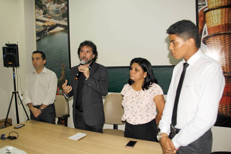A aplicação da medida socioeducativa em meio aberto (liberdade assistida e prestação de serviços à comunidade) para adolescentes em conflito com a lei foi o tema que norteou as discussões do 2º Encontro Temático da Socioeducação, realizado na Estação Cidadania, em Santarém, nesta quinta-feira, 26. Na foto, o presidente da Fasepa, Simão Bastos (falando)
FOTO: FRANKLIN SALVADOR / ASCOM FASEPA
DATA: 26.04.2018
SANTARÉM - PARÁ <div class='credito_fotos'>Foto: Franklin Salvador/Ascom Fasepa | <a href='/midias/2018/originais/f0e50677-160c-4f39-9c7c-d7647928708e.jpg' download><i class='fa-solid fa-download'></i> Download</a></div>