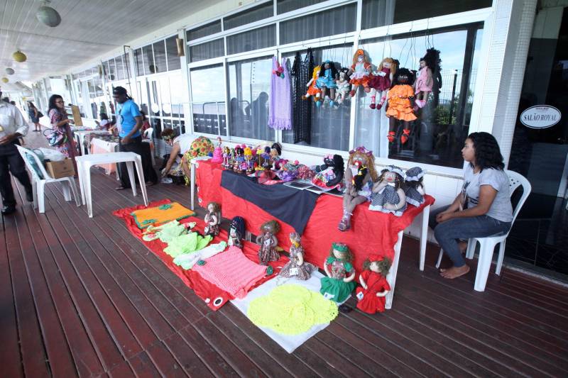 Mais de 400 lideranças de povos tradicionais de matrizes africanas, remanescentes quilombolas e indígenas estão reunidos em Belém, em um hotel da cidade, para a IV Conferência Estadual de Promoção da Igualdade Racial (Conepir).
FOTO: RODOLFO OLIVEIRA / AG. PARÁ
DATA: 28.03.2018
BELÉM - PARÁ <div class='credito_fotos'>Foto: Rodolfo Oliveira/Ag. Pará | <a href='/midias/2018/originais/f11b4ddc-7347-4e81-b6bd-052e4aa2949d.jpg' download><i class='fa-solid fa-download'></i> Download</a></div>