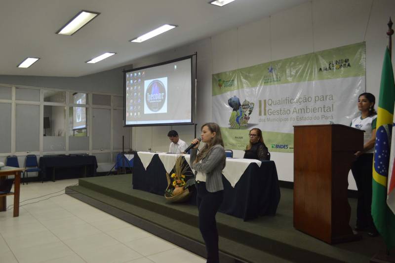 Fomentar o pleno exercício da gestão ambiental em municípios paraenses, sobretudo a qualificação de secretários, técnicos e gestores, é uma meta da Secretaria de Estado de Meio Ambiente e Sustentabilidade (Semas), com apoio do Programa Municípios Verdes (PMV) e recursos financeiros do Fundo Amazônia/Banco Nacional de Desenvolvimento Econômico e Social (BNDES). Para alcançar a meta, a Secretaria promove o quinto evento de qualificação de 2018 (foto), visando atender cerca de 50 profissionais dos 16 municípios do Arquipélago do Marajó. A programação, iniciada nesta segunda-feira (18), prossegue até o próximo dia 21 (quinta-feira), no Hotel Beira Rio, em Belém.
FOTO: ASCOM / SEMAS
DATA: 18.06.2018
BELÉM - PARÁ <div class='credito_fotos'>Foto: ASCOM SEMAS | <a href='/midias/2018/originais/f13473a8-eb26-4e8f-908b-8cea2bd06bf4.jpg' download><i class='fa-solid fa-download'></i> Download</a></div>