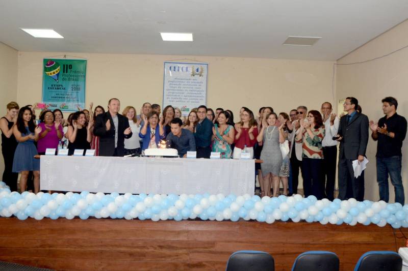 Em 2015, a Secretaria de Estado de Educação (Seduc) criou o Centro de Formação dos Profissionais da Educação Básica do Estado do Pará (CEFOR), com a perspetiva de apropriação das metodologias formativas e de transferência de tecnologia. Nesta segunda-feira (3), o Centro comemorou (foto) os quatro anos de criação durante cerimônia realizada no Instituto de Educação Estadual do Pará (IEEP), prédio histórico que abriga o CEFOR. Participaram da ocasião professores, formadores, a secretária de Educação do Estado, Ana Cláudia Serruya Hage e o secretário Adjunto de Ensino, José Roberto da Silva.

 FOTO: RAI PONTES / ASCOM SEDUC
DATA: 04.12.2018
BELÉM - PARÁ <div class='credito_fotos'>Foto: Rai Pontes/Ascom Seduc   |   <a href='/midias/2018/originais/f1c40f9a-8c5c-4148-9e03-eccd946bafbf.jpg' download><i class='fa-solid fa-download'></i> Download</a></div>