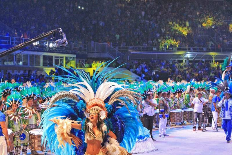 Pelo segundo ano consecutivo, a TV Cultura de São Paulo vai transmitir o Festival Folclórico de Parintins (foto). A boa notícia para os paraenses é que a TV Cultura do Pará vai retransmitir a programação nacional, ao vivo, nesta sexta-feira (29), a partir das 22h30, e no sábado (30) e domingo (1º), às 21h. Os internautas também poderão acompanhar o espetáculo pelo Portal Cultura. Além das cinco horas e meia de transmissão em cada dia, com links da arena e surpresas direto dos camarotes, a emissora também exibirá no Jornal da Cultura e no Metrópolis reportagens sobre a maior ópera a céu aberto do mundo. A cobertura integra uma série de ações da emissora visando promover as tradições nacionais em todo o País. Das três maiores festas populares – Carnaval, São João e Parintins – a TV pública exibe duas.
FOTO: ASCOM / PORTAL CULTURA
DATA: 30.06.2017
PARINTINS - AMAZONAS <div class='credito_fotos'>Foto: ASCOM / PORTAL CULTURA | <a href='/midias/2018/originais/f277671b-c80f-41e7-9161-75702f7efa33.jpg' download><i class='fa-solid fa-download'></i> Download</a></div>