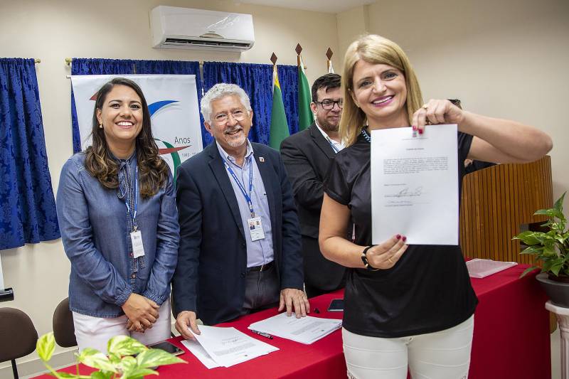 Posse de professores concursados na Uepa em Marabá, na tarde desta sexta-feira, 6, no auditório do bloco IV.
FOTO: NAILANA THIELY
DATA: 06.04.18
MARABÁ-PARÁ
<div class='credito_fotos'>Foto: Agência Pará | <a href='/midias/2018/originais/f2c0df34-e1e6-49a9-a202-c17784a7eb8c.jpg' download><i class='fa-solid fa-download'></i> Download</a></div>