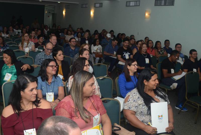 Dirigentes de instituições de ensino da rede pública participaram, nesta quinta-feira (5), do Fórum Extraordinário da União Nacional dos Dirigentes Municipais de Educação (UNDIME), em Belém.
FOTO: ELISEU DIAS / ASCOM SEDUC
DATA: 05.07.2018
BELÉM - PARÁ <div class='credito_fotos'>Foto: Eliseu Dias / Ascom Seduc | <a href='/midias/2018/originais/f3085f1c-f1c5-404b-92d0-41c2282b8c18.jpg' download><i class='fa-solid fa-download'></i> Download</a></div>