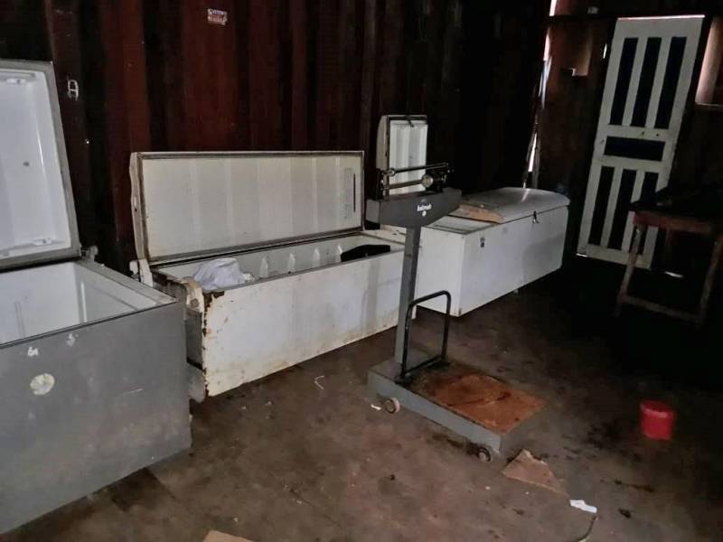 Uma tonelada e meia de pescados foi apreendida neste sábado (8) em mais uma mega operação de fiscalização no município de Tucuruí, sudeste paraense. O pescado era mantido em condições insalubres no porto do km 11 e em estabelecimentos residenciais e comerciais em Tucuruí. Além do pescado, foram apreendidos também cinco pássaros, balanças, basquetas e um freezer. Os peixes apreendidos que estavam em boas condições foram doados a comunidades carentes de Goianésia do Pará, Jacundá e Tucuruí. A operação foi realizada pelo Instituto de Desenvolvimento Florestal e da Biodiversidade (Ideflor-bio), em parceira com a Secretaria Estadual de Meio Ambiente e Sustentabilidade (Semas), a Polícia Militar, Eletronorte, Justiça Federal e as secretarias municipais de meio ambiente de Tucuruí, Goianésia do Pará e Jacundá.

FOTO: ASCOM / IDEFLOR-BIO
DATA: 09.12.2018
TUCURUÍ - PARÁ <div class='credito_fotos'>Foto: ASCOM / IDEFLOR-BIO   |   <a href='/midias/2018/originais/f36aa3de-5e3f-440f-9ef1-ee1ed1fb07db.jpg' download><i class='fa-solid fa-download'></i> Download</a></div>