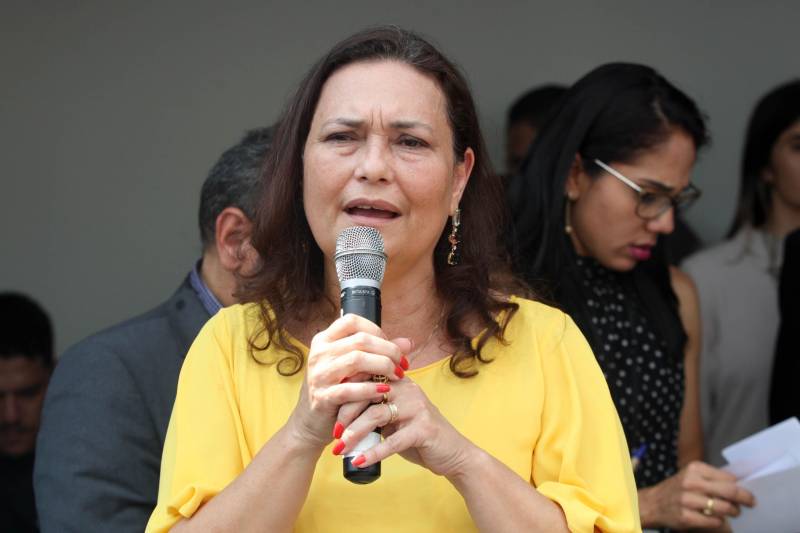O Governo do Estado entregou nesta sexta-feira, 26, mais uma unidade Pro Paz Mulher. O governador Simão Jatene fez a entrega do novo espaço, que fica em Ananindeua, na Região Metropolitana de Belém e visa ampliar o atendimento humanizado e integral às mulheres em situação de violência de gênero. “Não é apenas um espaço de atendimento às mulheres, mas é, antes de tudo, um espaço de construção da cultura da paz”, disse o governador durante a inauguração. Na foto, Mônica Altman, presidente do Pro Paz.
FOTO: SIDNEY OLIVEIRA / AG. PARÁ
DATA: 26.10.2018
ANANINDEUA - PARÁ <div class='credito_fotos'>Foto: Sidney Oliveira/Ag. Pará | <a href='/midias/2018/originais/f3984fd7-5635-4fb6-9493-b8dc9ac60a2b.jpg' download><i class='fa-solid fa-download'></i> Download</a></div>