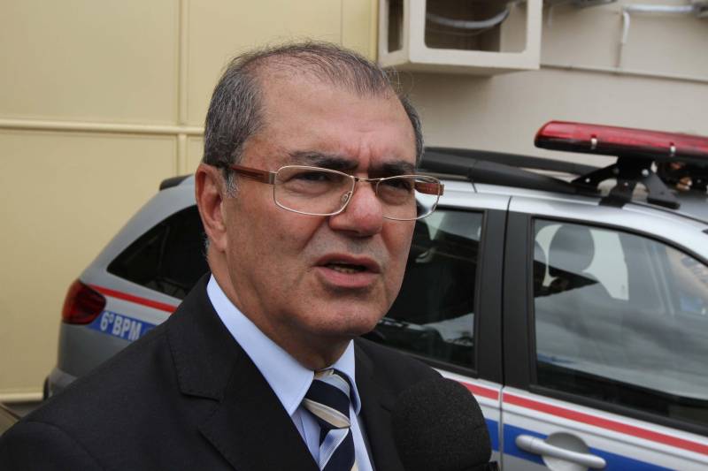 Sempre que algum caso ligado à segurança envolvendo crianças ou adolescentes acontecia em Ananindeua, Marituba ou municípios vizinhos, os agentes eram obrigados a se deslocar ate Belém. Os municípios da Região Metropolitana não dispunham de uma unidade da Data, Divisão de Atendimento ao Adolescente. E nesta quarta-feira, 30, esse problema acabou. O Governo do Pará inaugurou as novas instalações da 2ª Data do Pará, na Rodovia Mario Covas, em Ananindeua. Vinculada à Diretoria de Atendimento a Grupos Vulneráveis, a unidade terá circunscrição em Ananindeua, Marituba, Benevides e Santa Bárbara do Pará.  Na foto, o secretário estadual de Segurança Pública, Luiz Fernandes.

FOTO: CRISTINO MARTINS / AG. PARÁ
DATA: 30.05.2018
 <div class='credito_fotos'>Foto: Cristino Martins/Ag. Pará   |   <a href='/midias/2018/originais/f3a800ce-d1fb-48c4-82ca-dcaec3761e0c.jpg' download><i class='fa-solid fa-download'></i> Download</a></div>