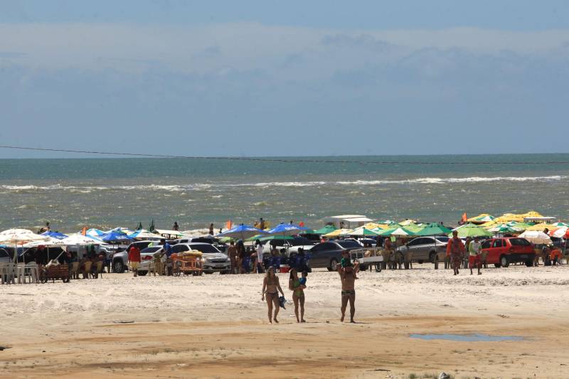 Com a chegada do verão e as altas temperaturas, todo cuidado é pouco com as crianças. Para evitar riscos comuns a essa época do ano, como desidratação, insolação e gastroenterite. Segundo a pediatra Érica Cavalcante, da Santa Casa de Misericórdia do Pará, o uso de protetor solar é indispensável às crianças no caso de exposição solar.
FOTO: MÁCIO FERREIRA / AG. PARÁ
DATA: 08.07.2018
SALINÓPOLIS - PARÁ <div class='credito_fotos'>Foto: MÁCIO FERREIRA/ AG. PARÁ | <a href='/midias/2018/originais/f3b0cd71-bce3-415d-827f-721ccf298ea0.jpg' download><i class='fa-solid fa-download'></i> Download</a></div>
