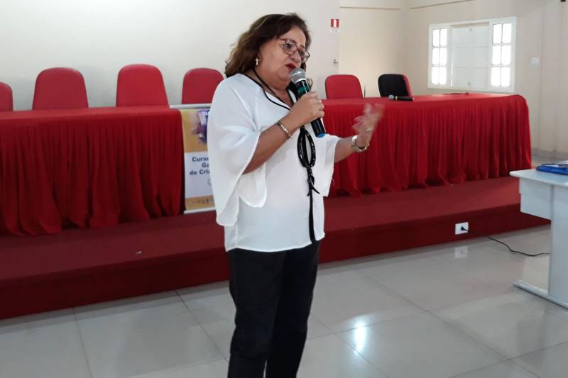 O Movimento pela valorização do Estatuto da Criança e do Adolescente (Mover) realizou nesta terça-feira, 8, o primeiro dia de discussão sobre o fortalecimento do sistema de garantia de direitos da criança e do adolescente, no centro de convenções de Altamira. Reunindo conselheiros tutelares, técnicos dos Centros de Referência Especializado de Assistência Social (Creas) e de Assistência Social (Cras), entre outros, o curso objetivou potencializar a política de atendimento. Na foto, Fabíola Pereira da Silva, conselheira tutelar de Altamira.
FOTO: ASCOM PRO PAZ
DATA: 08.05.2018
ALTAMIRA - PARÁ <div class='credito_fotos'>Foto: ASCOM PRO PAZ | <a href='/midias/2018/originais/f3b66188-908d-476e-99da-2785310ea13b.jpg' download><i class='fa-solid fa-download'></i> Download</a></div>