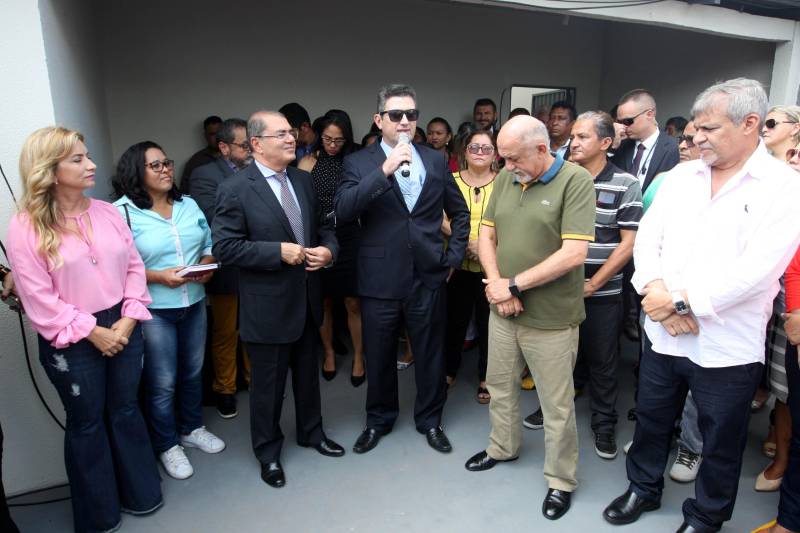 O Governo do Estado entregou nesta sexta-feira, 26, mais uma unidade Pro Paz Mulher. O governador Simão Jatene fez a entrega do novo espaço, que fica em Ananindeua, na Região Metropolitana de Belém e visa ampliar o atendimento humanizado e integral às mulheres em situação de violência de gênero. “Não é apenas um espaço de atendimento às mulheres, mas é, antes de tudo, um espaço de construção da cultura da paz”, disse o governador durante a inauguração. Na foto, Eduardo Teixeira.
FOTO: SIDNEY OLIVEIRA / AG. PARÁ
DATA: 26.10.2018
ANANINDEUA - PARÁ <div class='credito_fotos'>Foto: Sidney Oliveira/Ag. Pará | <a href='/midias/2018/originais/f3d93933-5e64-4393-bc2d-8b3c926200c6.jpg' download><i class='fa-solid fa-download'></i> Download</a></div>