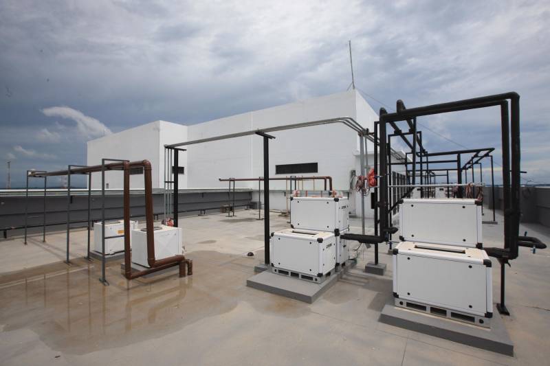 “A população de Itaituba vai contar com uma estrutura fora do comum em hospitais públicos do Brasil”. A afirmação é do engenheiro Gustavo Garoli, gerente geral da obra do Hospital Regional do Tapajós, no município de Itaituba, que está com a estrutura 95% concluída. O hospital que fica na região sudoeste do Estado deve beneficiar, além de cerca de 100 mil itaitubenses, moradores de nove municípios vizinhos.

FOTO: MÁCIO FERREIRA / AG. PARÁ
DATA: 19.12.2018
ITAITUBA - PARÁ <div class='credito_fotos'>Foto: MÁCIO FERREIRA/ AG. PARÁ   |   <a href='/midias/2018/originais/f3f4f197-8a2b-4432-a9f9-d73a79bf69c7.jpg' download><i class='fa-solid fa-download'></i> Download</a></div>