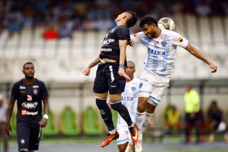 O Clube do Remo venceu o Paysandu por 2 a 1 na tarde deste domingo, partida realizada no Estádio Mangueirão, e largou na frente pelo título do Campeonato Paraense de 2018.
FOTO: THIAGO GOMES / AG. PARÁ
DATA: 01.04.2018
BELÉM - PARÁ <div class='credito_fotos'>Foto: Thiago Gomes /Ag. Pará | <a href='/midias/2018/originais/f4107216-9c2a-4f6d-bd05-364dbc872cae.jpg' download><i class='fa-solid fa-download'></i> Download</a></div>