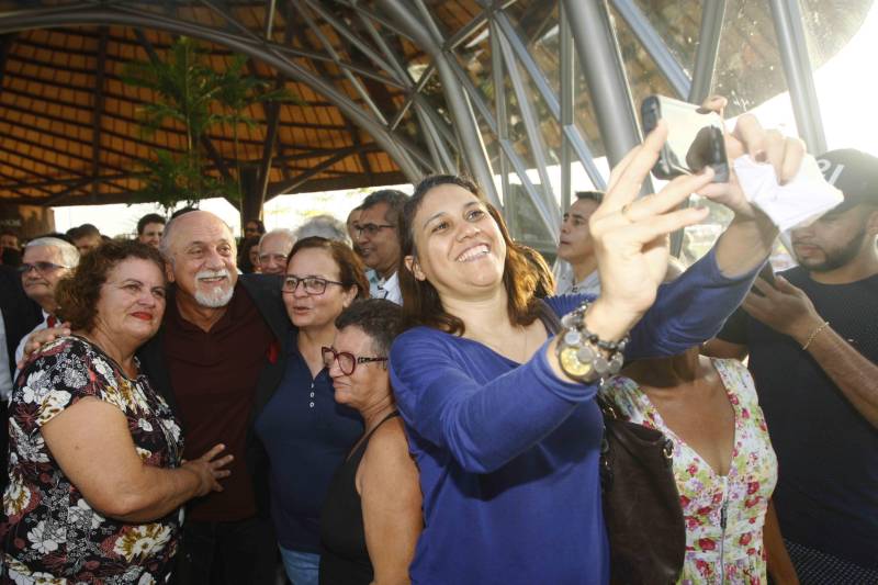 O Parque Estadual do Utinga (PEUt) o mais importante espaço de preservação e estudo da biodiversidade dentro da Região Metropolitana de Belém será reaberto à população a partir desta sexta,16, a partir das 16h30, com apresentações artísticas, com o Boi Veludinho, crianças do Pro Paz e a premiada Orquestra Sinfônica do Theatro da Paz. A apresentação será em um espaço ao ar livre e não será necessária a retirada de ingressos, por esse motivo, a recomendação é que o público chegue cedo, porque a entrada será fechada quando o espaço estiver lotado.
FOTO: THIAGO GOMES / AG PARÁ
DATA: 16.03.2018
BELÉM - PARÁ <div class='credito_fotos'>Foto: Thiago Gomes /Ag. Pará | <a href='/midias/2018/originais/f42cefb1-3c3f-4378-a384-52d459651b21.jpg' download><i class='fa-solid fa-download'></i> Download</a></div>