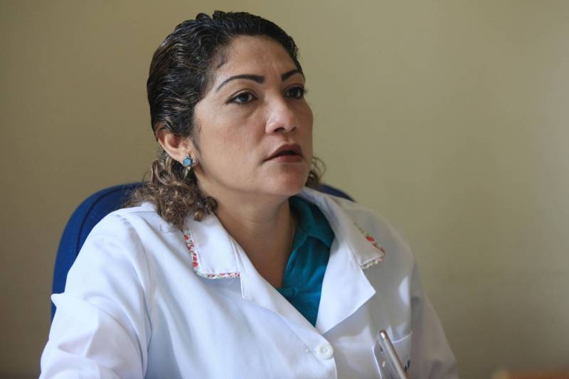 Junto com a Classe Hospitalar, existe também o projeto Atendimento Domiciliar que, hoje, atende 13 pacientes que se encontram em tratamento em casa. Um dos maiores orgulhos da equipe de educadores da Seduc é Breno Santiago, de 21 anos. Na foto, Fernanda Costa, coordenadora do projeto.
FOTO: SIDNEY OLIVEIRA / AG. PARÁ
DATA: 08.11.2018
BELÉM - PARÁ <div class='credito_fotos'>Foto: Sidney Oliveira/Ag. Pará | <a href='/midias/2018/originais/f4adc67c-c20b-4311-9f52-d98075baea2e.jpg' download><i class='fa-solid fa-download'></i> Download</a></div>
